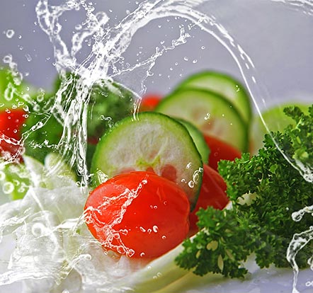 Apa, în centrul piramidei alimentare